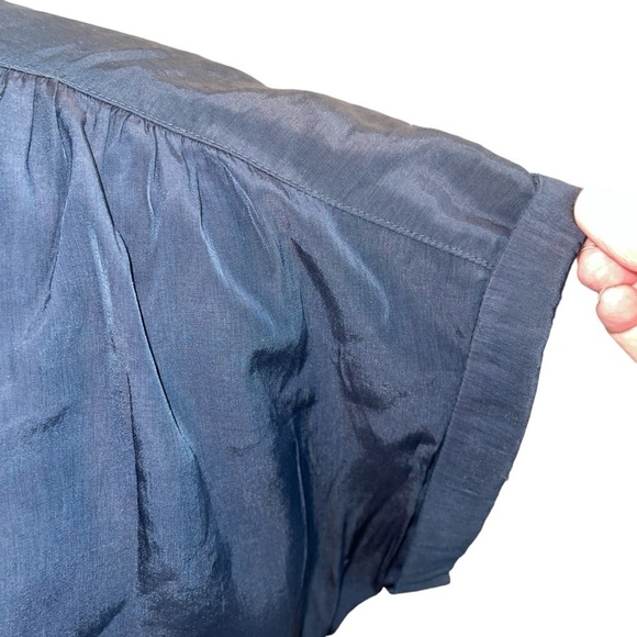 Earth Women's Top Size L Blue V=Neck Cap Sleeves Pullover Front Buttons - Picture 2 of 7